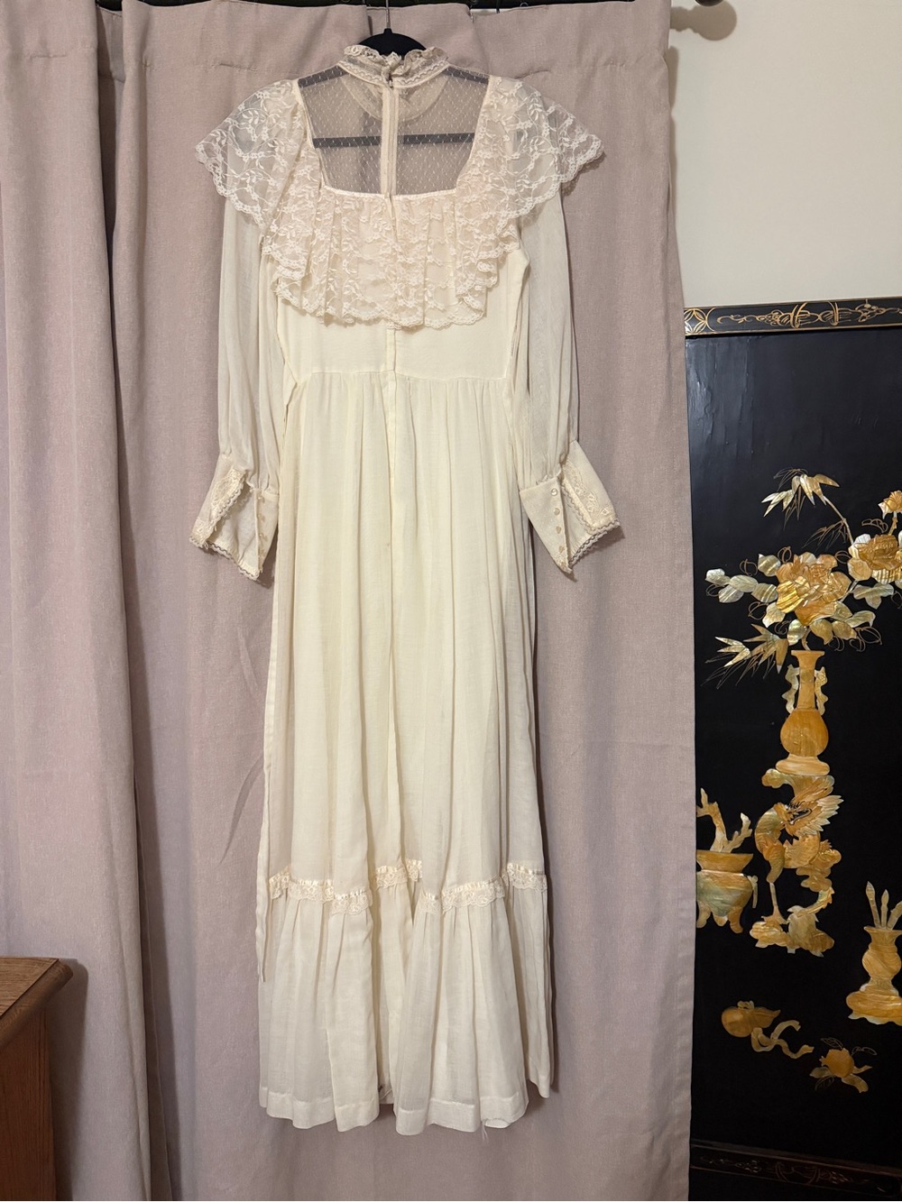 Vintage Cottagecore Lace Yoke Ivory prairie Dress with Ruffled Shoulders - Picture 6 of 11